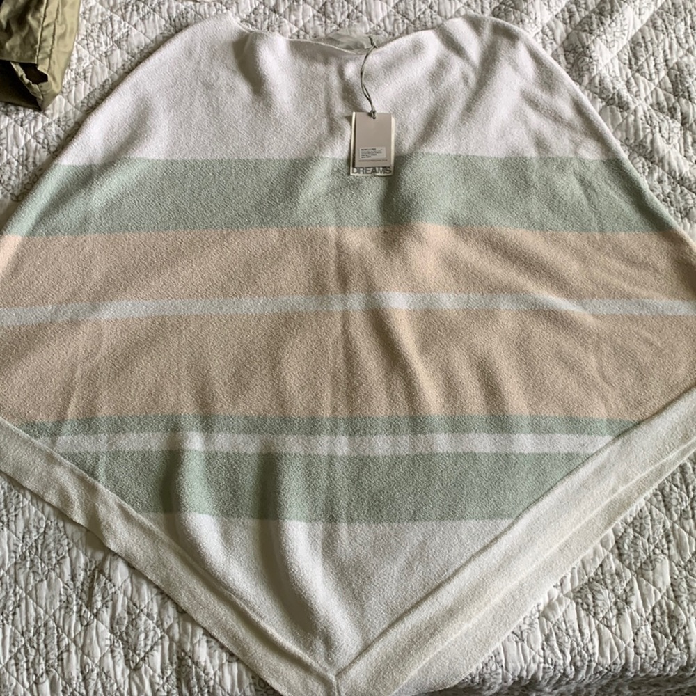 NWT Barefoot Dreams Ocean Breeze Poncho